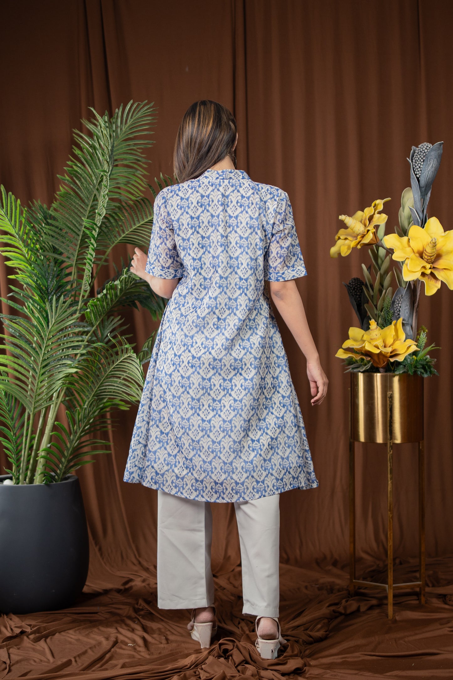 Asmani V- Neck Kurta Set