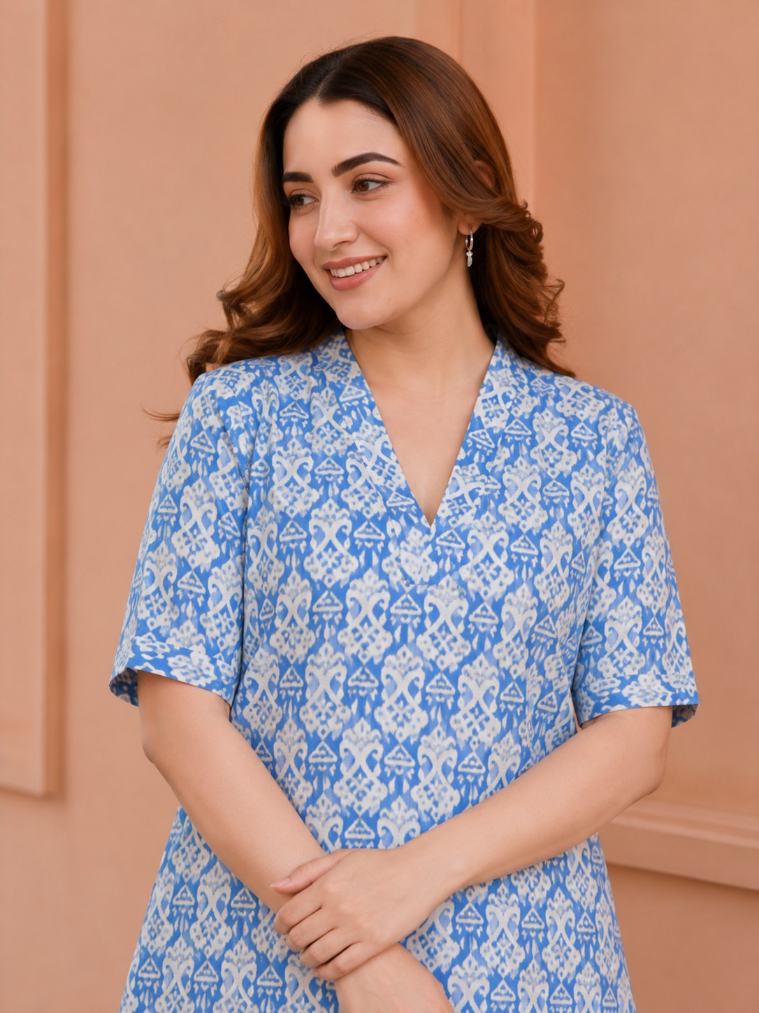 Asmani V- Neck Kurta Set.