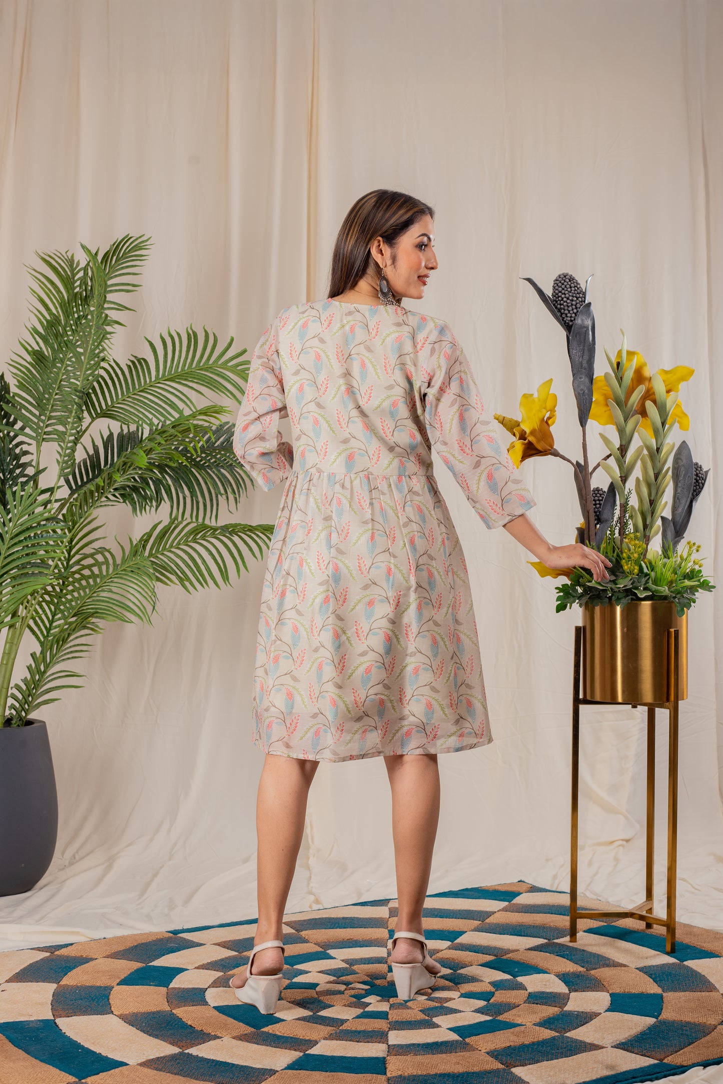 V-neck leaf print Midie Dress