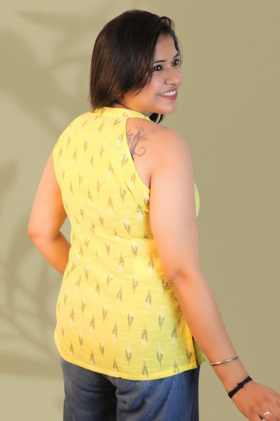 Maavish Women Yellow and Black Geometric Printed Halter Neck Top with Tie-Up
