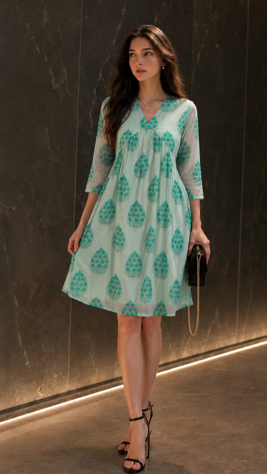 V-neck Motif print Midie Dress.