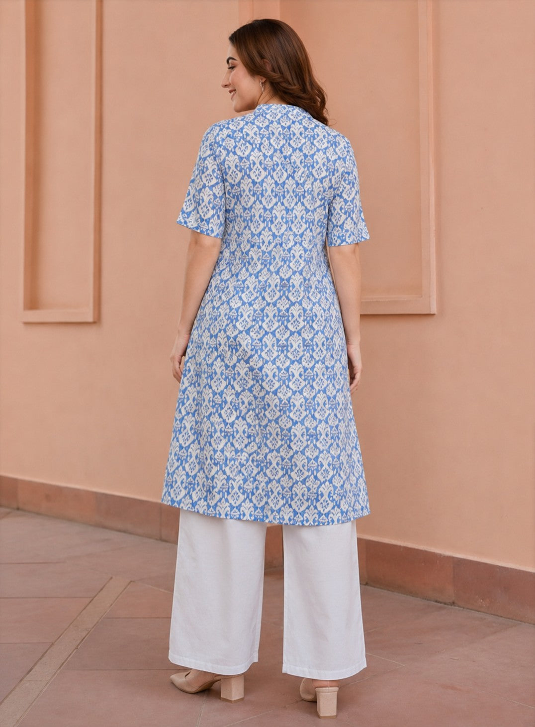 Asmani V- Neck Kurta Set.