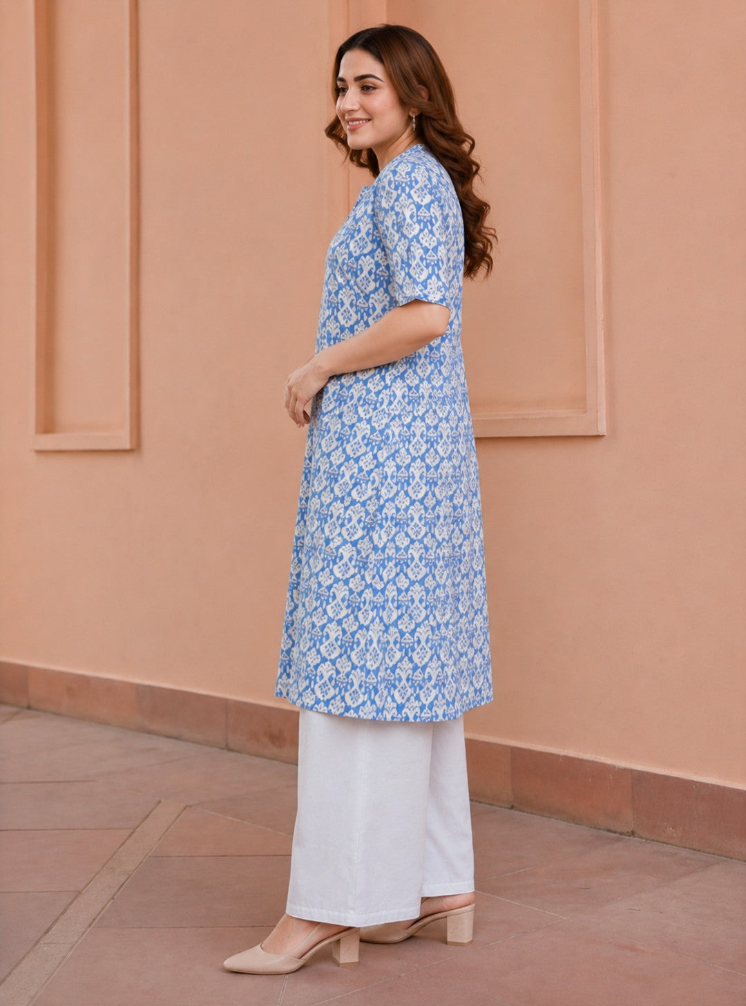 Asmani V- Neck Kurta Set.