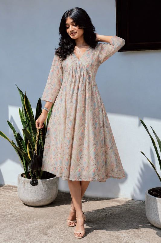 V-neck leaf print Midie Dress.