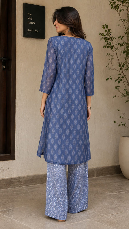 V-neck Motif print Midie Dress.