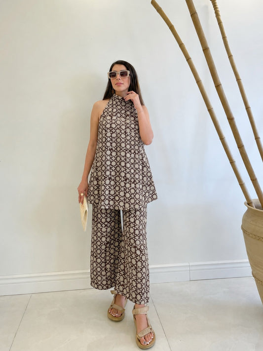 Halter Neck Kurta Set.